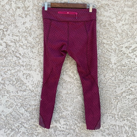 LULULEMON Tight Stuff Reflective Scalloped Leggings - Picture 4 of 7